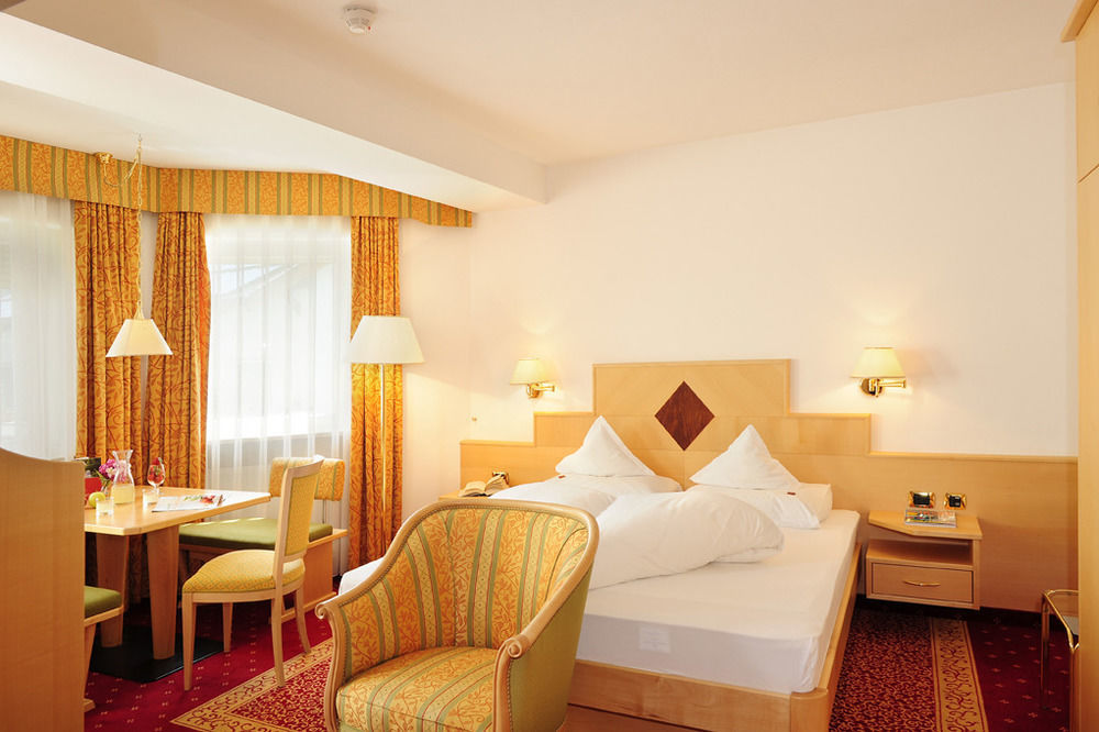 Hotel Das Stachelburg Parcines Esterno foto