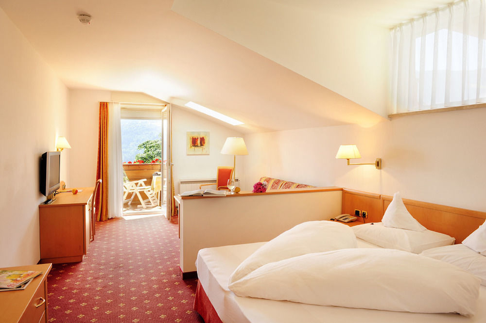 Hotel Das Stachelburg Parcines Esterno foto